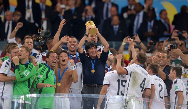 Almanya Milli Takımının Hocası Joachim Löw Kupayı Kaldırdı
