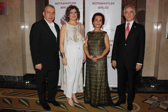 Türkiye Müteahhitler Birliği (TMB) üyeleri geleneksel yılbaşı balosunda buluştu.