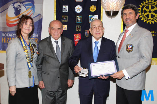 Anıttepe Rotary Kulübü, İşadamı Erol Üçer’e eğitime verdiği desteklerden ötürü ödül verdi.