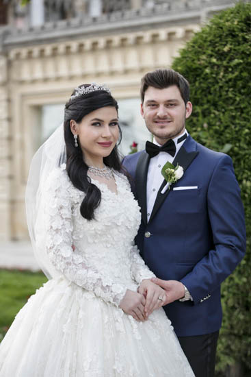 Susanne Aşcı ile Sefa Derebey Çırağan Sarayı’nda düzenlenen düğünle hayatlarını birleştirdi.