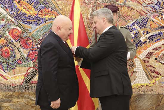 Makedonya Cumhurbaşkanı Corge Ivanov, iki ülke arasındaki ilişkilerin gelişmesine ve ülkenin kalkınmasına yaptığı katkılardan dolayı TAV Havalimanları İcra Kurulu Başkanı Sani Şener’e Liyakat Nişanı verdi.