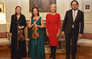 Keman Virtuozu Madeleine Mitchell resitali birlesik krallik ankara buyukelciligi jill morris mayatta