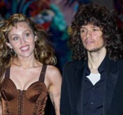 Miley cyrus maxx morando ile nisanlandigini duyurdu