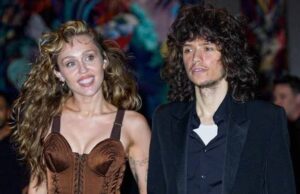 Miley cyrus maxx morando ile nisanlandigini duyurdu