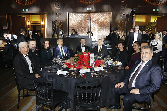 genc girisim yonetisim dernegi yilbasi balosu melek mosso serkan kaya mayatta