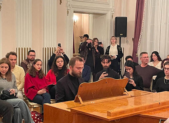 polonya buyukelciligi Adam Mickiewicz anma 30122025