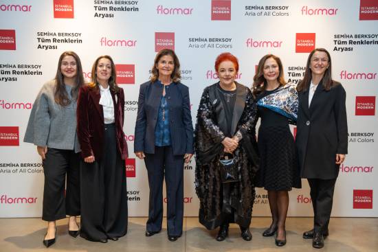 Semiha Berksoy tum renklerin aryasi-Yazin ozturk, oyku ozsoy Sagnak, Oya Eczacibasi, Zeliha Berksoy, Tuba Altunterim, Deniz Pehlivaner mayatta 22012026