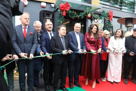 ozel evrensel agiz ve dis sagligi poliklinigi beytepe ecilis mayatta