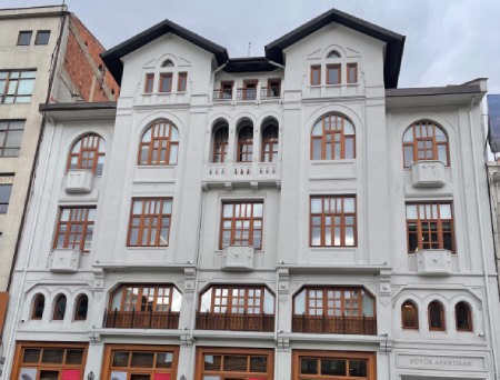 Vekam büyük apartman