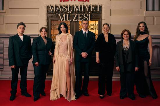 Masumiyet_Muzesi_Gala_Gecesi_Onur_Unsal_Gulcin_Kultur_Sahin_Eylul_Lize_Kandemir_Selahattin_Pasali_Zeynep_Gunay_Tilbe_Saran_Oya_Unustasi mayatta 16012026