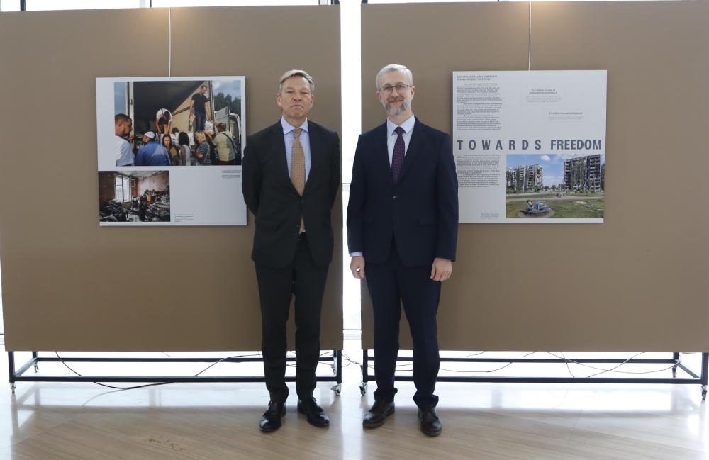 hollanda ukrayna demir insanlar sergisi acilisi