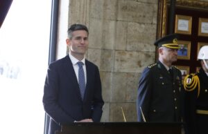 tom berendsen anitkabir ozel defterini imzaladi mayatta