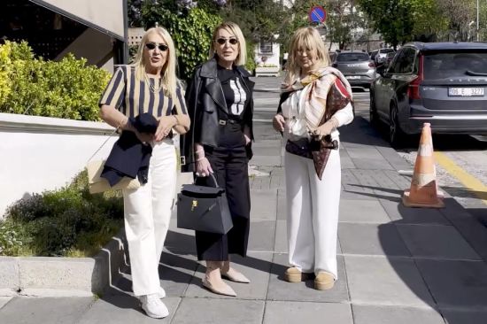 londra donusu biraraya geldiler sibel helvacioglu muge suleymanoglu aysel akcay mayatta sokak