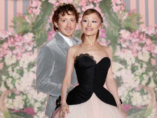 Ariana Grande Ethan Slater