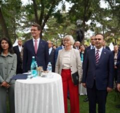 36 alman birligi gunu Kuzey Ren-Vestfalya Basbakani Hendrik Wust, Almanya Devlet Bakani Serap Guler ankara mayatta