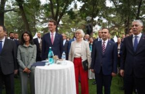 36 alman birligi gunu Kuzey Ren-Vestfalya Basbakani Hendrik Wust, Almanya Devlet Bakani Serap Guler ankara mayatta