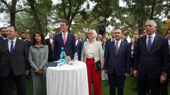 36 alman birligi gunu Kuzey Ren-Vestfalya Basbakani Hendrik Wust, Almanya Devlet Bakani Serap Guler ankara mayatta